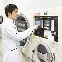 Preparing test samples with a freeze dryer
