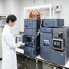 High-performance liquid chromatography tandem mass spectrometer (LC-MS/MS)