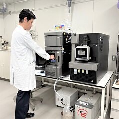 高速液体クロマトグラフ-タンデム型質量分析計(LC-MS/MS)